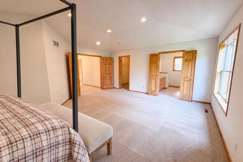 Photo 4 of 36 of 1012 Delano Ct, Stillwater, MN