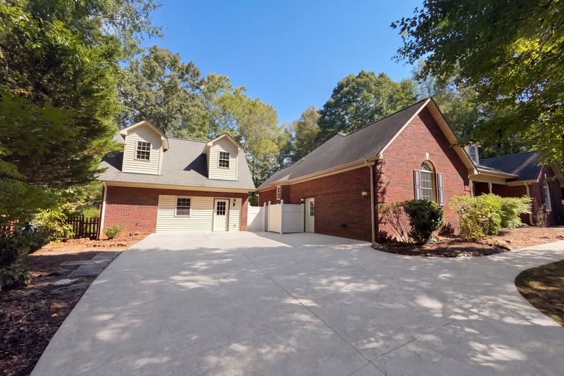 Photo 22 of 24 of 5406 Club View Dr, Concord, NC