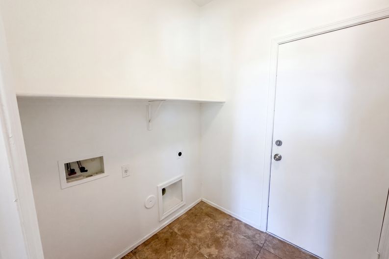 Photo 11 of 33 of 7411 W Alta Vista Rd, Laveen, AZ