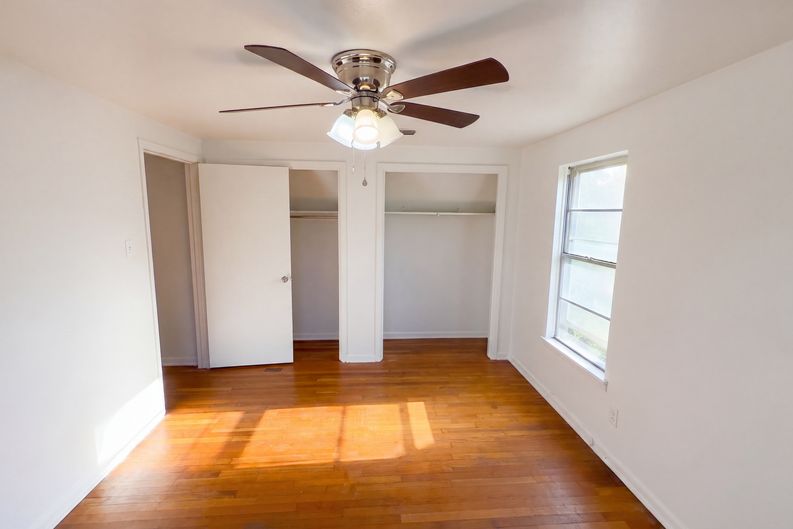 Photo 20 of 27 of 736 W Borden St, Sinton, TX