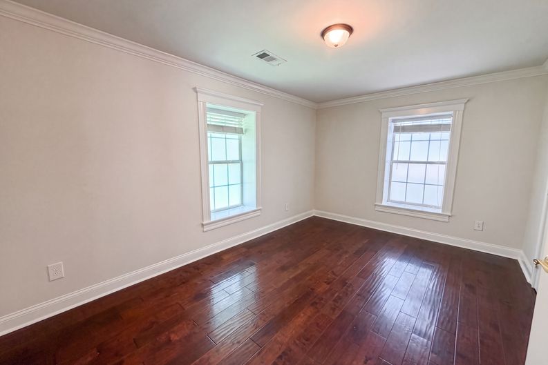 Photo 14 of 20 of 829 W 2nd North St, Summerville, SC
