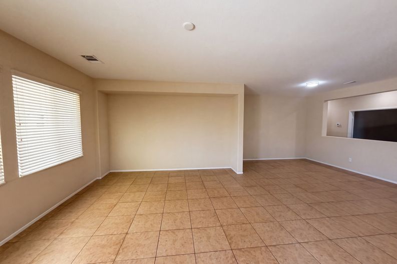 Photo 3 of 33 of 12783 Brandon St, Victorville, CA