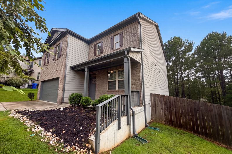 Photo 19 of 22 of 611 Dodson Lake Ct, Fairburn, GA