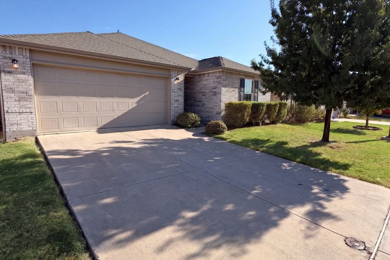 Photo 14 of 16 of 3029 Adrian Creek Dr, Little Elm, TX