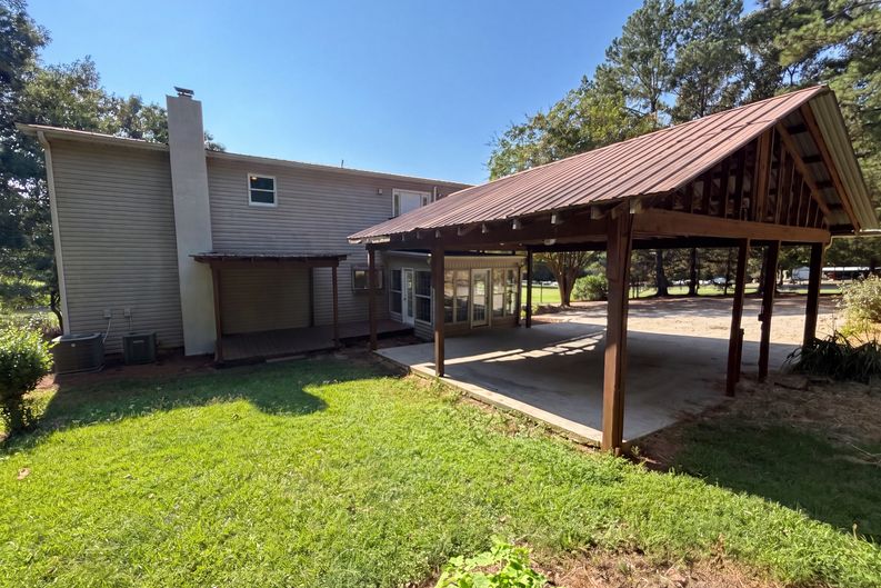 Photo 5 of 21 of 3802 Claude Brewer Rd, Loganville, GA