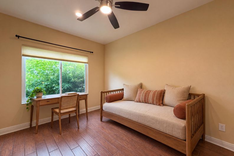Photo 18 of 24 of 1121 Thornbury Dr, Parrish, FL