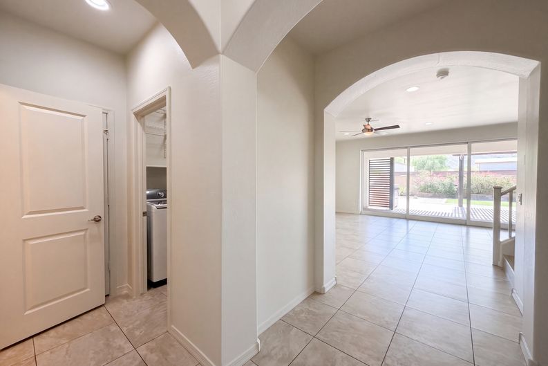Photo 4 of 30 of 841 E Gary Ln, Phoenix, AZ
