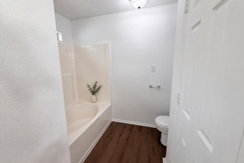 Photo 23 of 31 of 1033 Olivewood Ln, Fort Worth, TX
