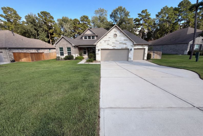 Photo 1 of 34 of 317 Treaty Oak Ct, Magnolia, TX