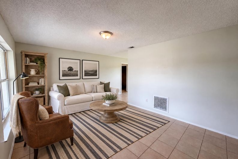 Photo 3 of 24 of 1262 Padgett Cir, Lady Lake, FL