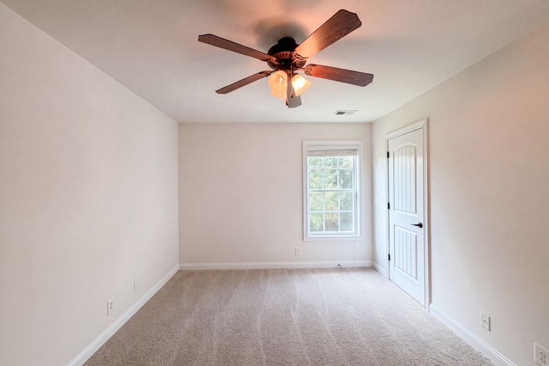 Photo 19 of 27 of 1733 Apache Way, Clarksville, TN