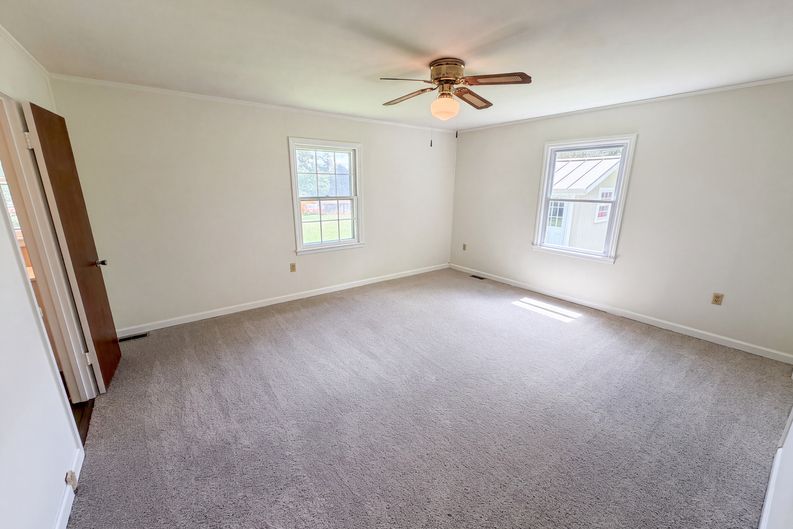 Photo 11 of 23 of 5100 Robinwood Dr, Charlotte, NC
