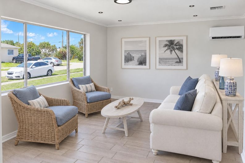 Photo 3 of 17 of 18105 NW 7th Ct, Miami, FL