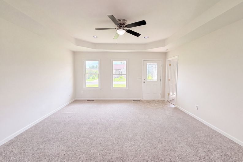 Photo 4 of 19 of 326 Gallop Ln, Springfield, TN