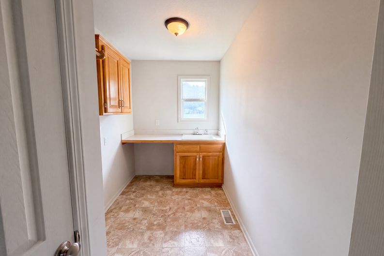 Photo 14 of 22 of 403 S Lakeshore Dr, Raymore, MO