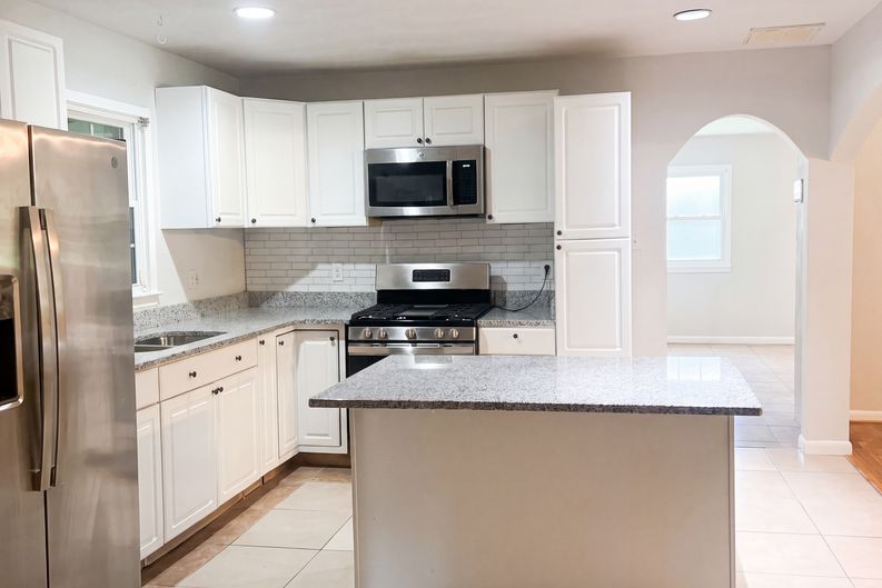 Photo 9 of 18 of 4307 Greenwood Dr, Portsmouth, VA