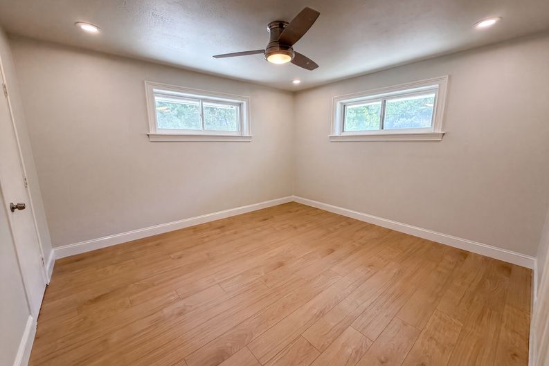 Photo 15 of 22 of 3423 Willow Crest Ln, Dallas, TX
