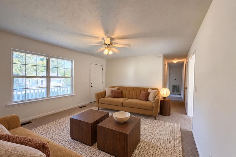 Photo 3 of 16 of 1303 St Hubbins Dr, La Vergne, TN