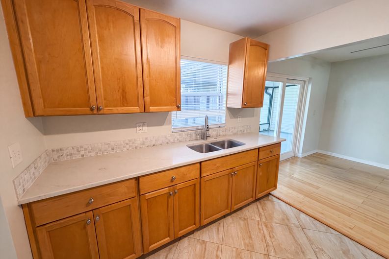 Photo 6 of 27 of 8283 86th Ave, Seminole, FL
