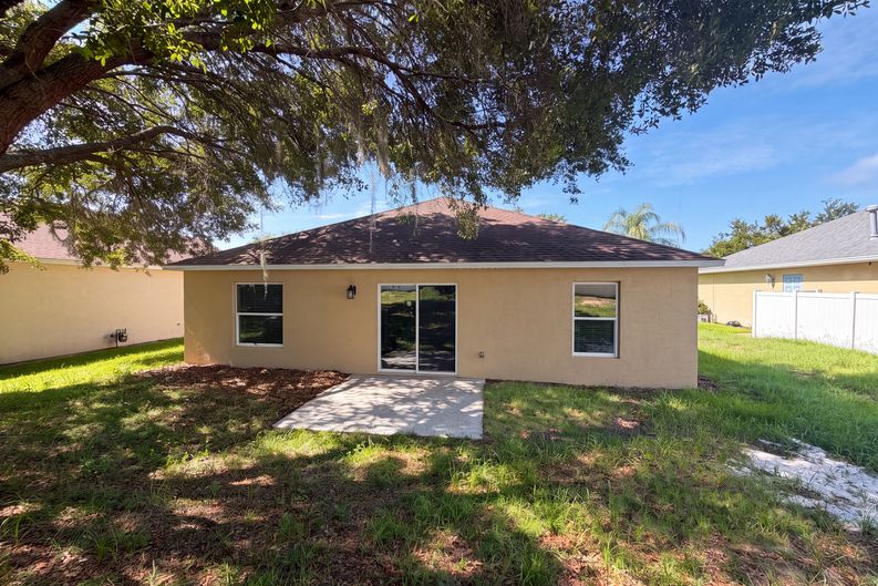 Photo 5 of 23 of 33137 Irongate Dr, Leesburg, FL