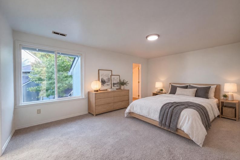 Photo 4 of 23 of 5810 NW Landing Dr, Portland, OR