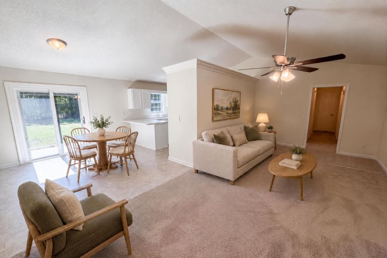 Photo 11 of 31 of 8507 Deer Path Ct, Stokesdale, NC