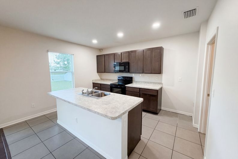 Photo 11 of 34 of 35687 Hillbrook Ave, Zephyrhills, FL