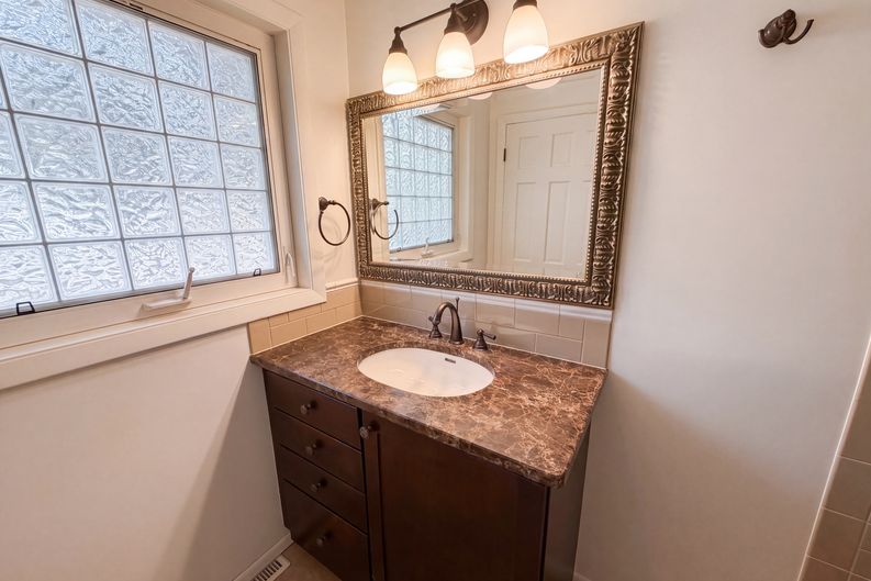 Photo 16 of 33 of 1741 S Krameria Way, Denver, CO