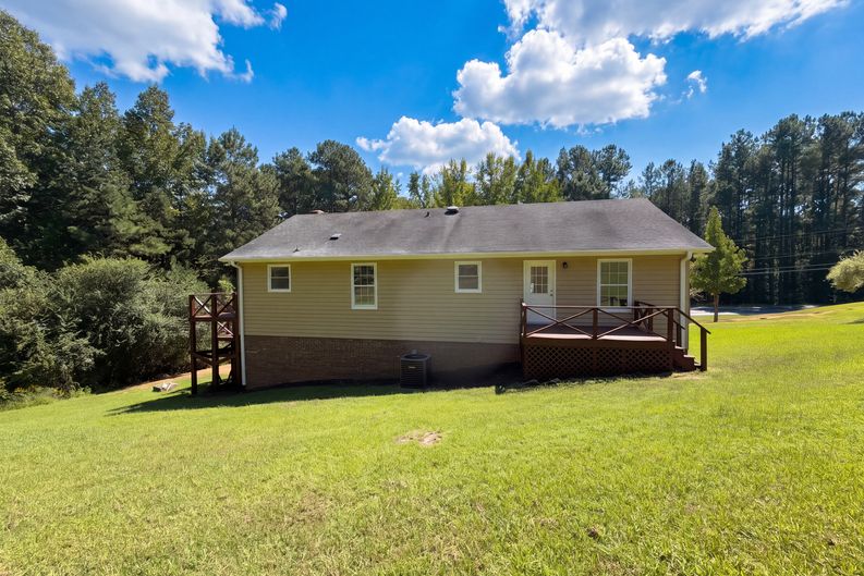 Photo 5 of 18 of 670 Mount Pleasant Rd W, Mount Pleasant, NC
