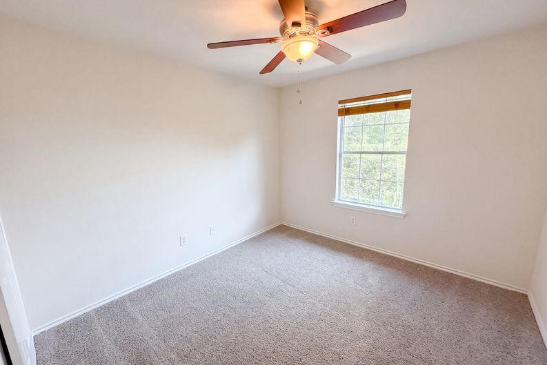 Photo 13 of 20 of 206 Almquist St, Hutto, TX