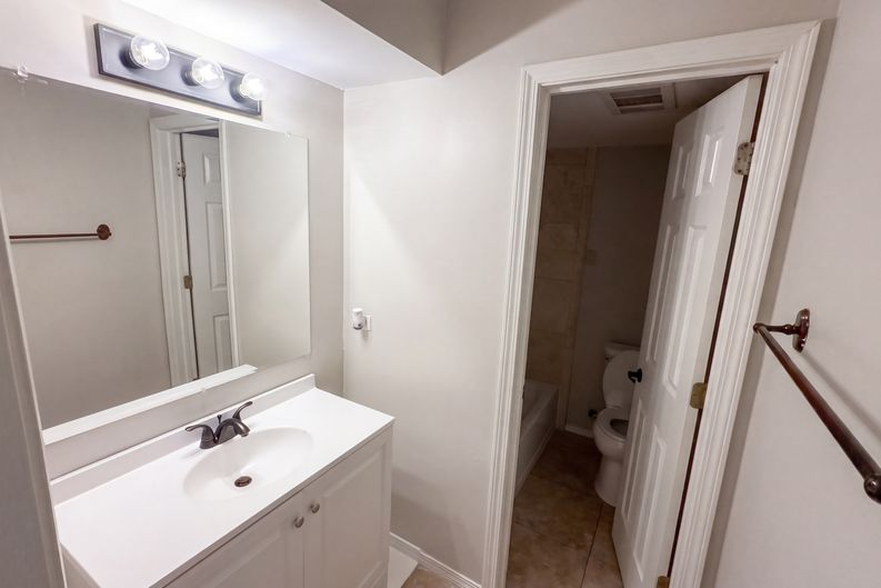 Photo 11 of 21 of 1409 S Walnut Ave, Broken Arrow, OK
