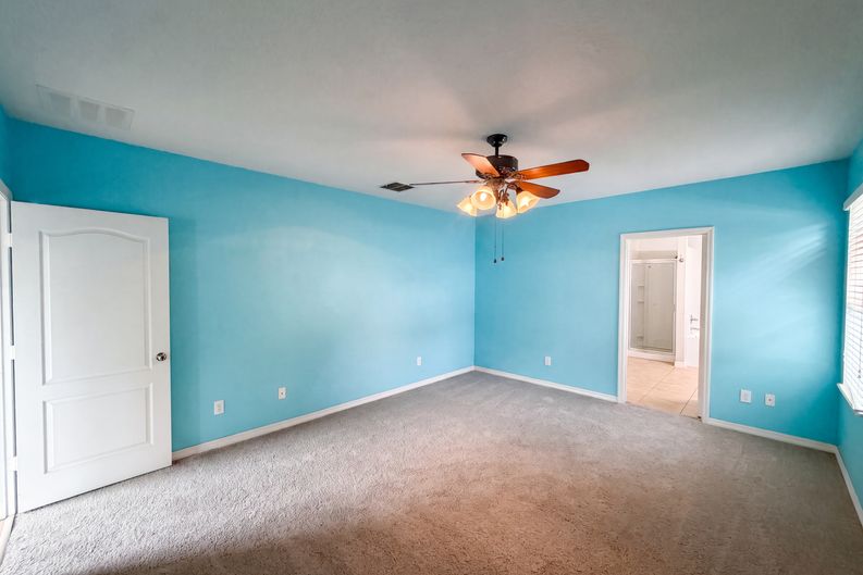 Photo 4 of 24 of 12902 Scout Ct, Grand Island, FL