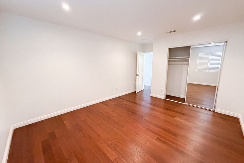 Photo 14 of 22 of 1138 S St Andrews Pl, Los Angeles, CA
