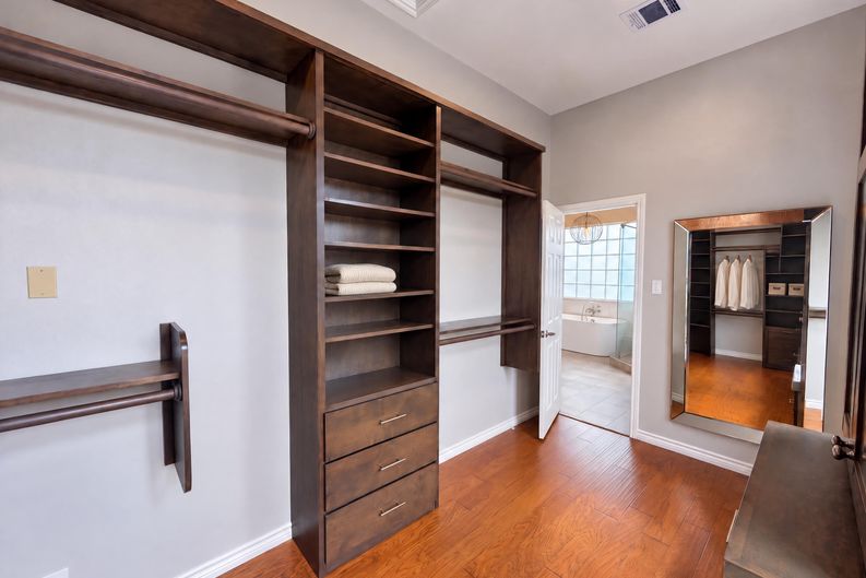 Photo 14 of 32 of 302 Saddletree Ln, Dripping Springs, TX
