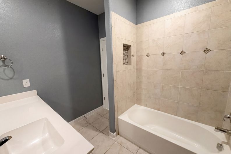 Photo 13 of 16 of 2520 Allview Ln, Red Oak, TX