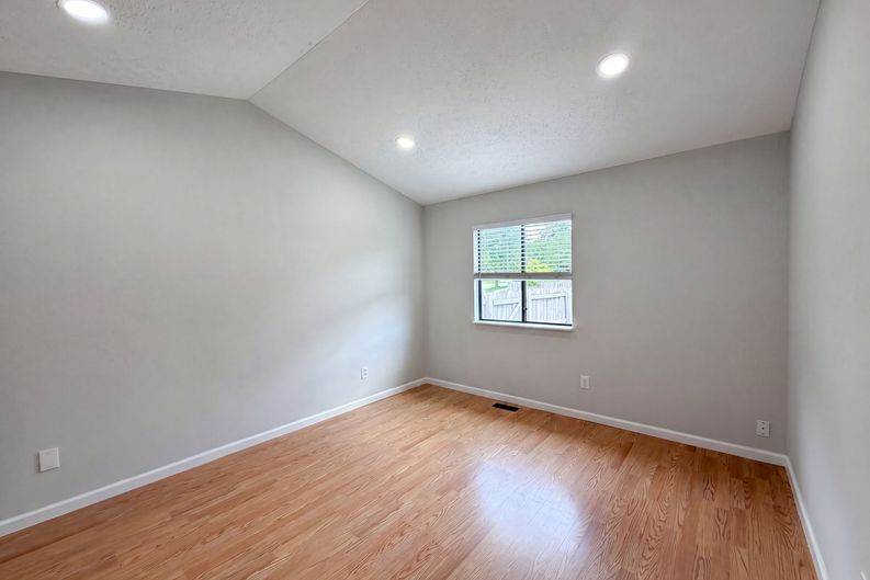 Photo 13 of 28 of 195 Brackbill Ct, Pickerington, OH