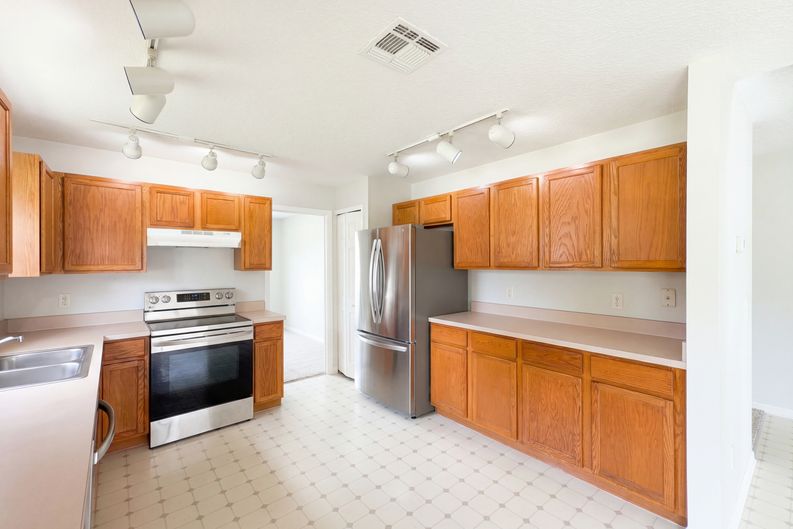 Photo 9 of 24 of 1021 Dekleva Dr, Apopka, FL