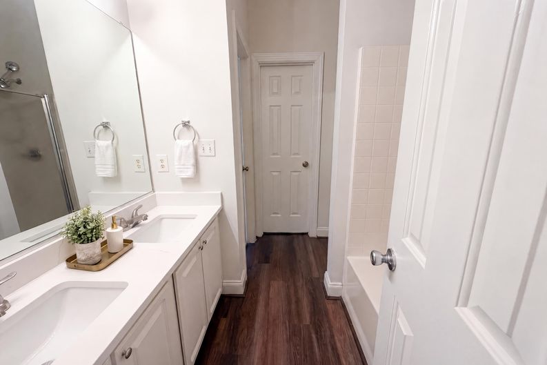 Photo 18 of 22 of 6205 Lea Ray Dr, Greensboro, NC