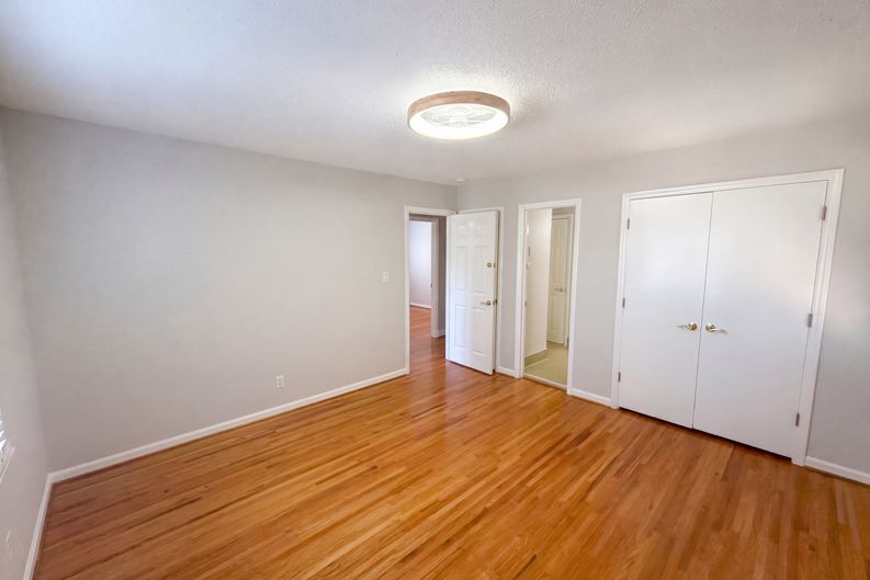 Photo 19 of 41 of 1030 McLaughlin Dr, Charlotte, NC