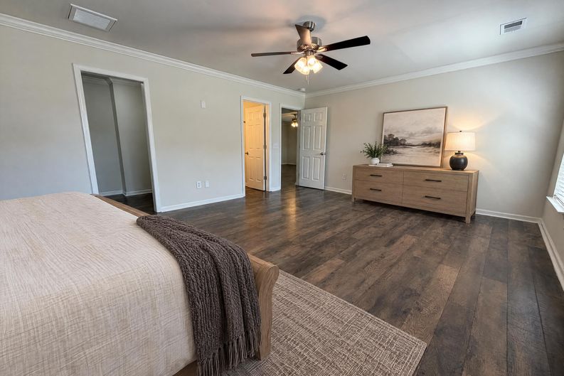 Photo 4 of 17 of 211 Emerald Isle Dr, Moncks Corner, SC