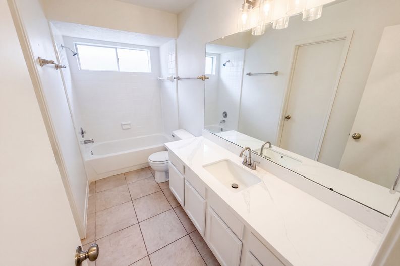 Photo 15 of 18 of 18614 Twigsworth Ln, Humble, TX