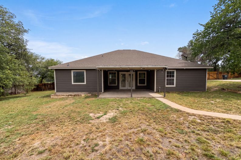 Photo 5 of 22 of 130 Log Cabin Way, Poteet, TX