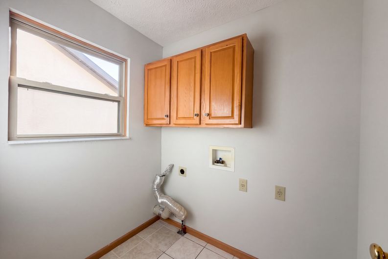 Photo 24 of 40 of 232 Brownstone Ct, Westerville, OH