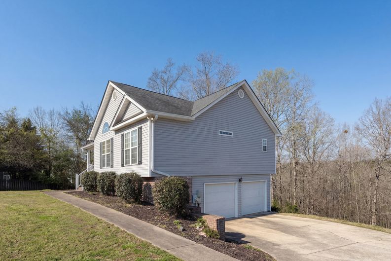 Photo 7 of 26 of 6937 Bucksland Dr, Ooltewah, TN
