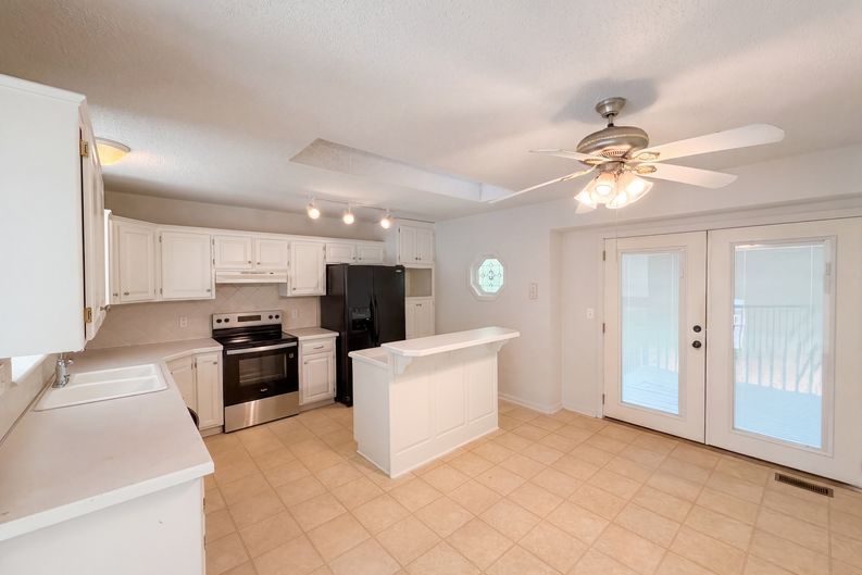 Photo 8 of 25 of 801 Courtland Ct, Belton, MO