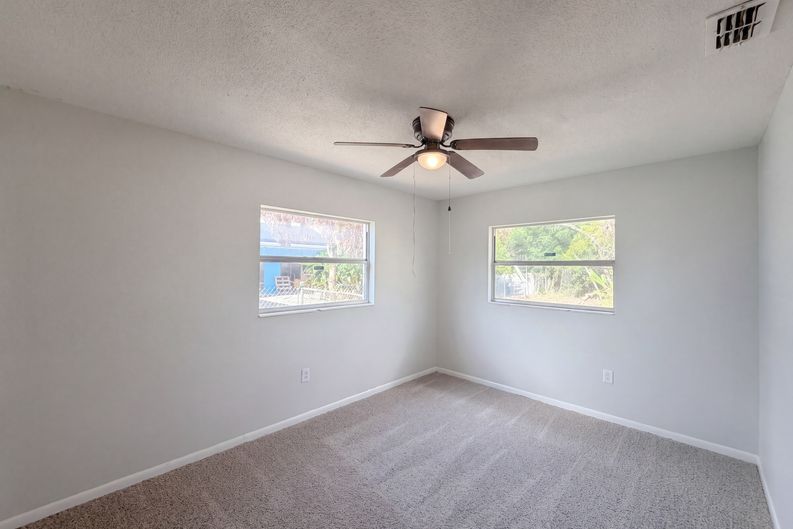 Photo 10 of 18 of 1100 Carefree Cove Dr, Winter Haven, FL