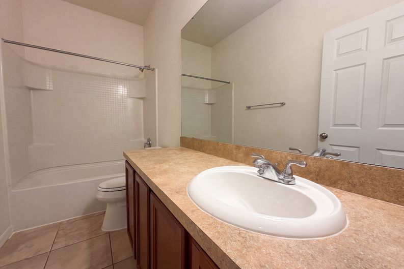 Photo 21 of 47 of 1416 Hickory View Cir, Parrish, FL