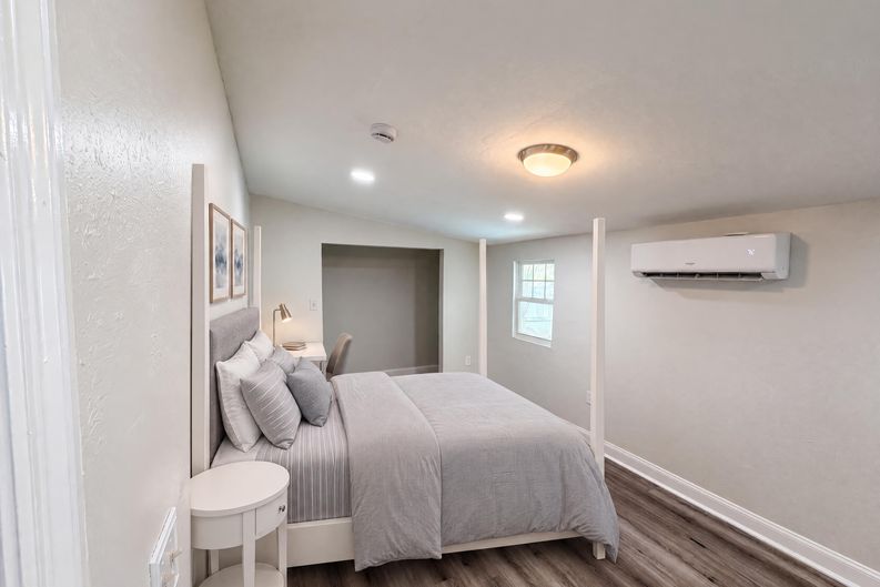 Photo 4 of 21 of 1502 Daroca Dr, Deltona, FL