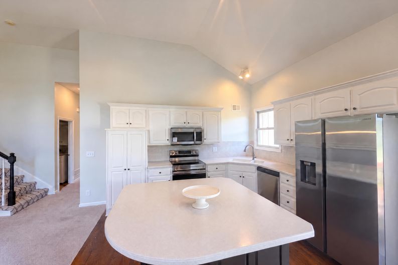 Photo 8 of 25 of 7825 W 143rd Pl, Overland Park, KS