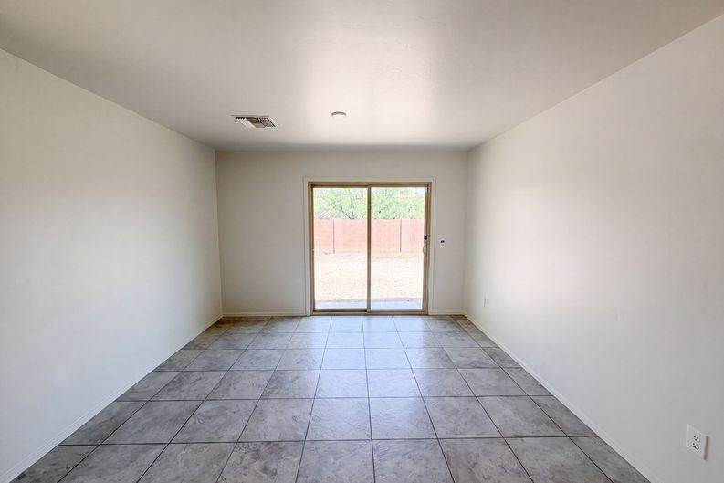 Photo 3 of 18 of 850 W Calle Arroyo Norte, Green Valley, AZ